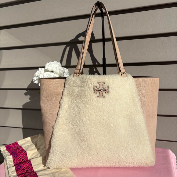Tory Burch Handbags - Tory Burch McGraw Shearling Carryall Shoulder Bag